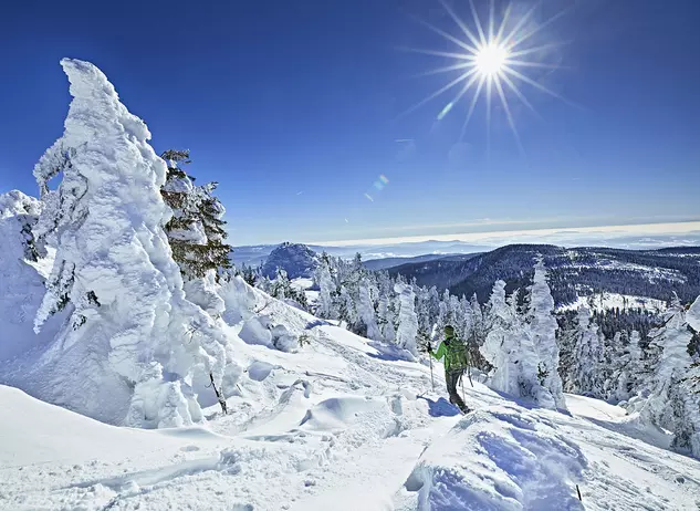 Winter im Bayerischen Wald - © www.bayern.by, Gert Krautbauer im Winterurlaub im Bayerischen Wald Skifahren, rodeln oder Schneeschuhwandern