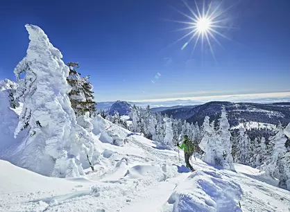Winter im Bayerischen Wald - © www.bayern.by, Gert Krautbauer im Winterurlaub im Bayerischen Wald Skifahren, rodeln oder Schneeschuhwandern