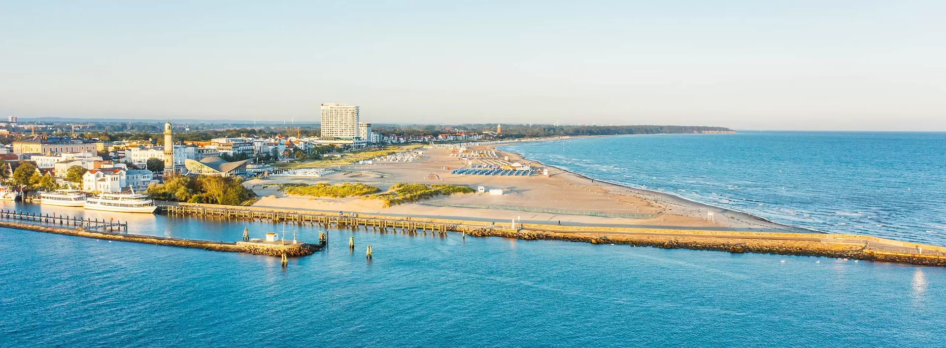 im Urlaub die Ostseeküste Mecklenburg entdecken und das Seebad Warnemünde besuchen