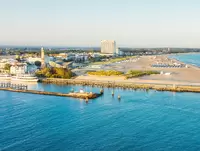 im Urlaub die Ostseeküste Mecklenburg entdecken und das Seebad Warnemünde besuchen