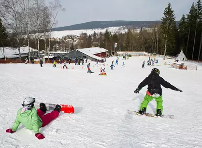 Ski- und Snowboardschule im Fichtelgebirge - © Tourismuszentrale Fichtelgebirge e. V., Andreas Hub im Winterurlaub im Fichtelgebirge einen Skikurs in der Skischule machen