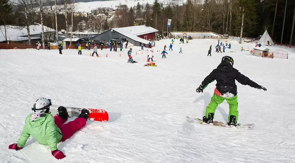 Ski- und Snowboardschule im Fichtelgebirge - © Tourismuszentrale Fichtelgebirge e. V., Andreas Hub im Winterurlaub im Fichtelgebirge einen Skikurs in der Skischule machen