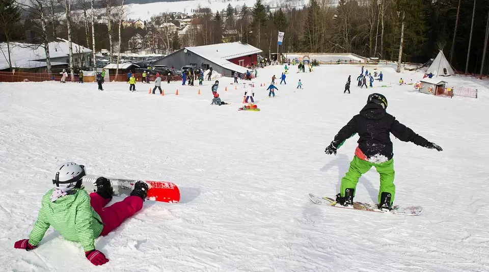 Ski- und Snowboardschule im Fichtelgebirge - © Tourismuszentrale Fichtelgebirge e. V., Andreas Hub im Winterurlaub im Fichtelgebirge einen Skikurs in der Skischule machen