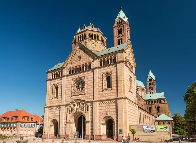 im Urlaub auf dem Bauernhof in der Pfalz die Stadt Speyer und den Dom besuchen