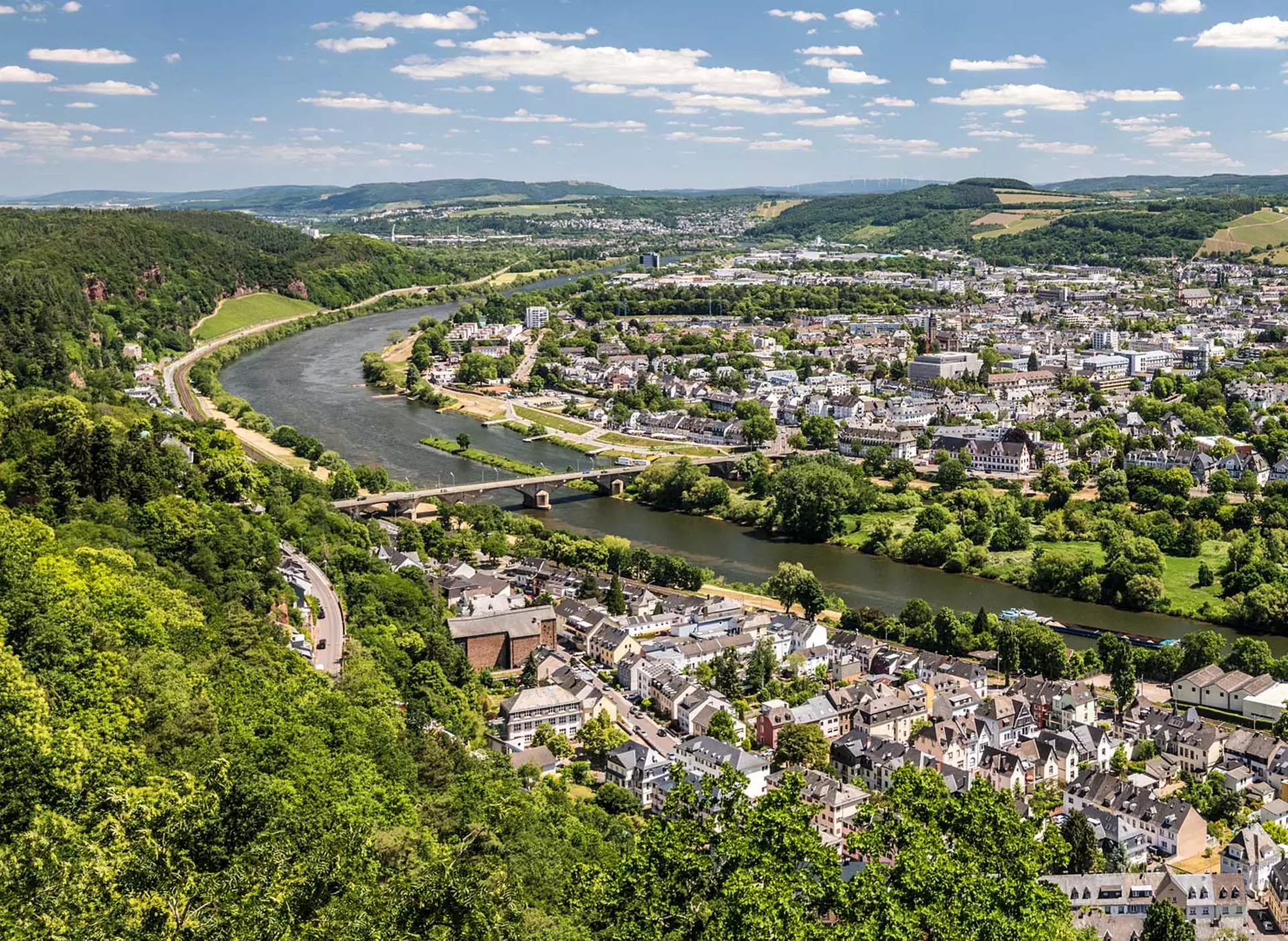 Blick von der Mariensäule auf Trier - © Rheinland-Pfalz Tourismus GmbH, Dominik Ketz im Eifelurlaub die Stadt Trier, die älteste Stadt Deutschlands, besuchen