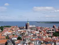 im Urlaub auf dem Bauernhof in Vorpommern die Hansestadt Stralsund am Strelasund besuchen