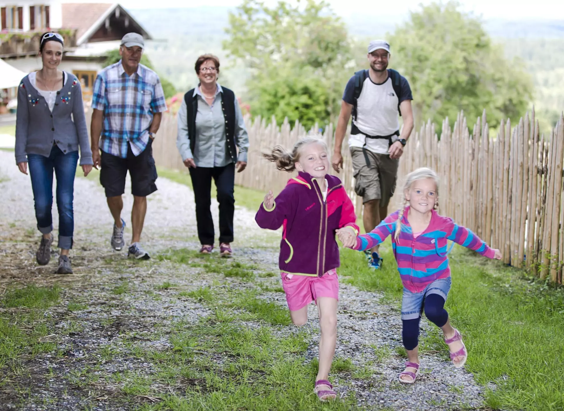 im Familienurlaub in Bayern eine Wanderung unternehmen