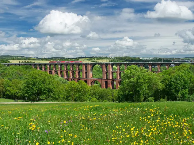 im Urlaub auf dem Bauernhof im Vogtland die Göltzschtalbrücke bestaunen