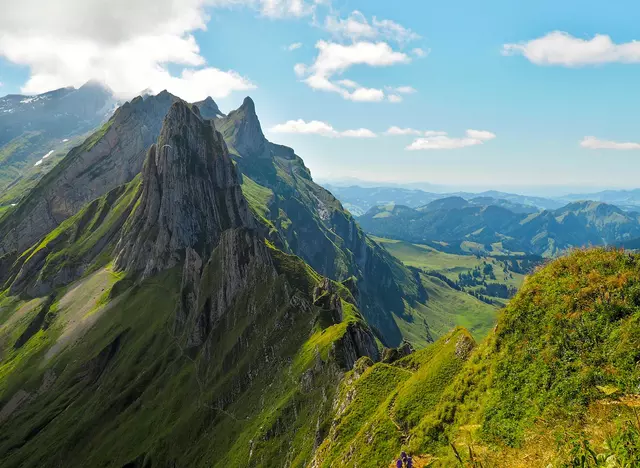 Mit 2500 Metern ist der Säntis ein einmaliges Bergerlebnis mit Panoramablick über 6 Länder, den Bodensee und die Voralpen.