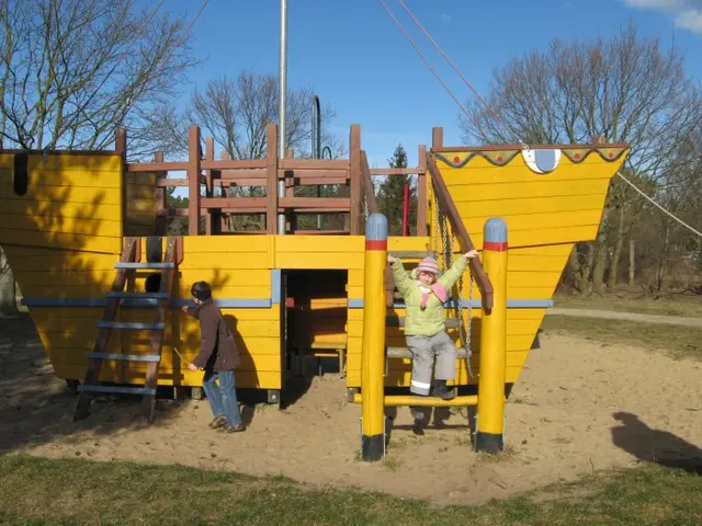 Kinderspielplatz - © LANDURLAUB M-V
, Cornelia Hass Auf dem Abenteuerspielplatz ausgiebig und unbekümmert spielen. 
