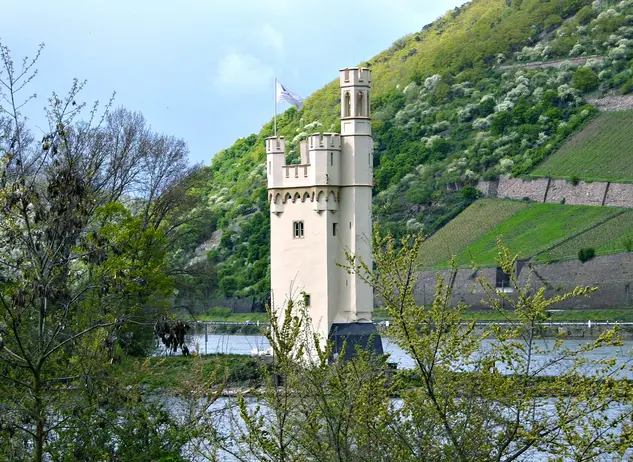 im Urlaub in Rheinhessen den Mäuseturm in Bingen bestaunen