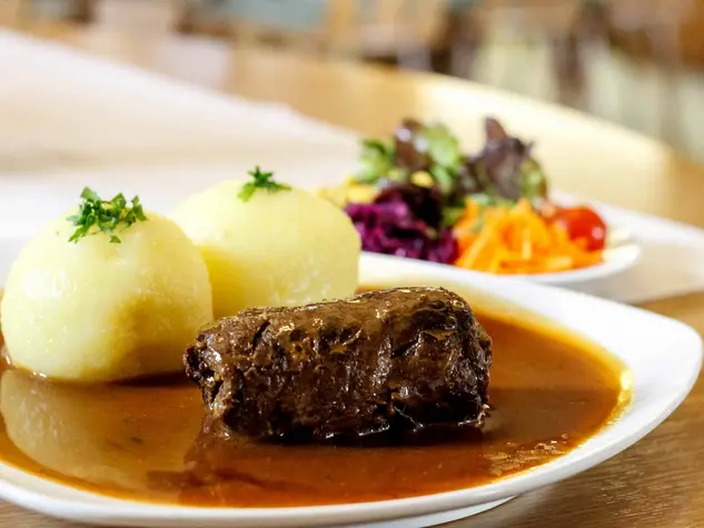 Thüringer Klöße mit Roulade - © Rhöner Landgasthof-Hotel „Zur Guten Quelle“ im Landgasthof in Thüringen Thüringer Klöße essen
