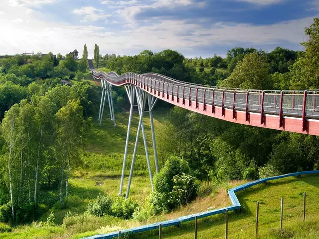 im Urlaub zwischen Altenburger Land und Vogtland eine Tour auf der Drachenschwanzbrücke in Ronneburg machen