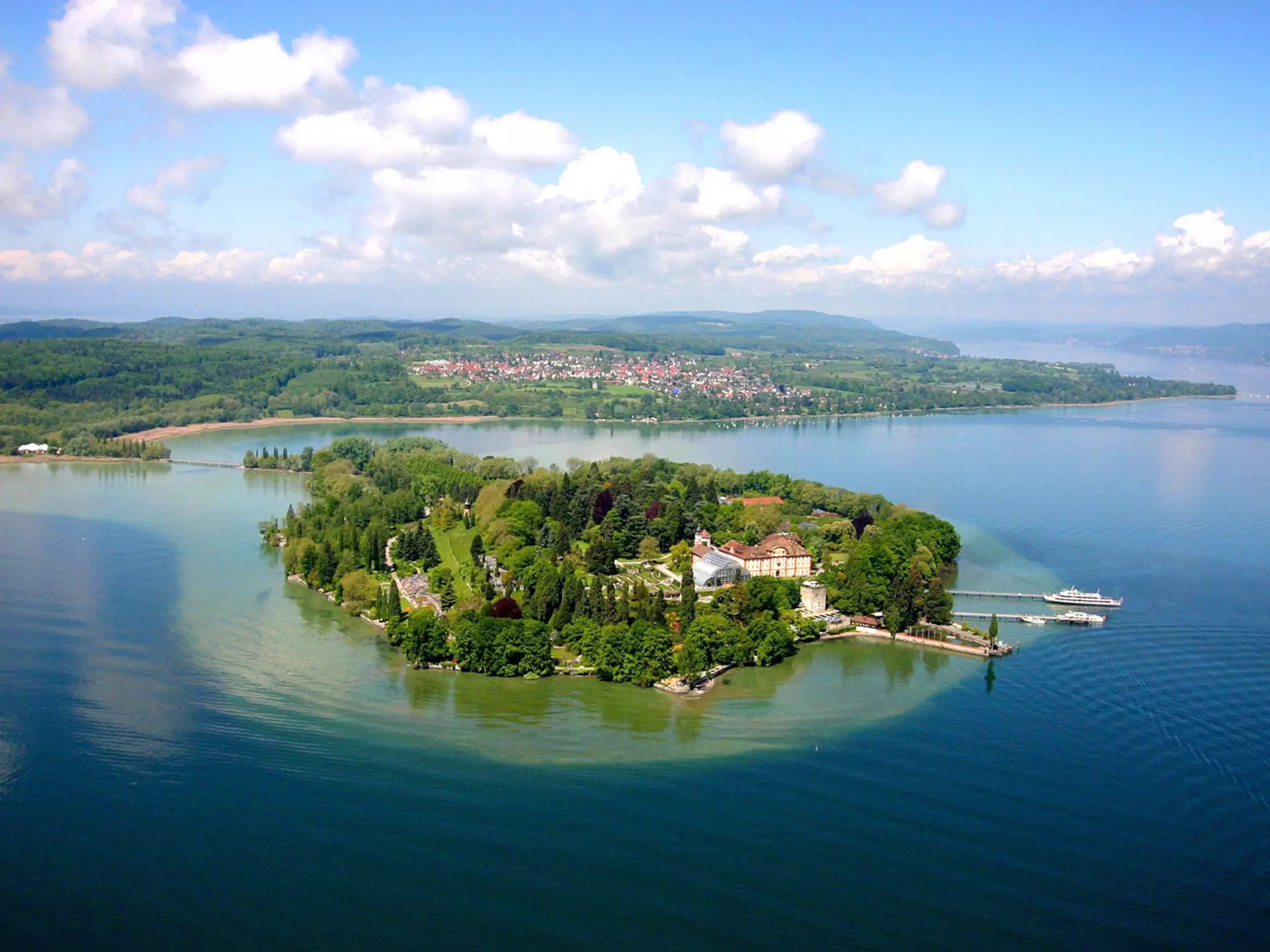 Urlaub am Wasser: Blumeninsel Mainau im Bodensee entdecken