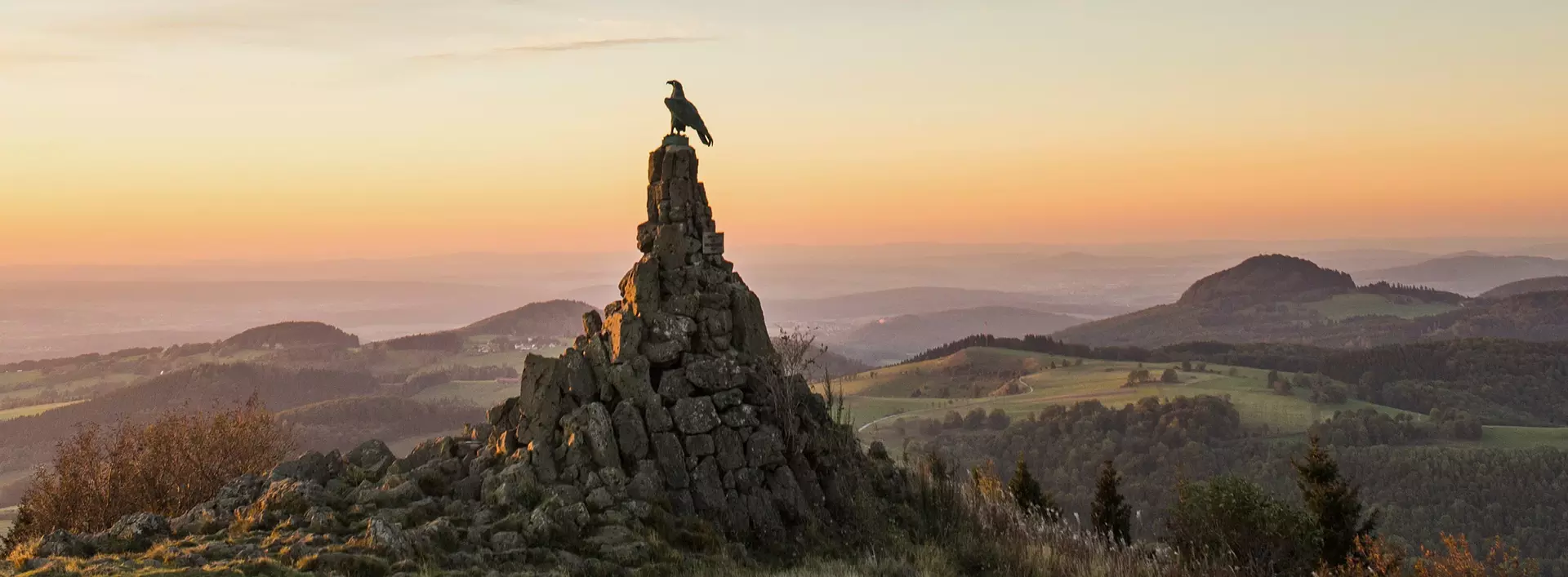 Ausblick von der Fliegerschule auf der Wasserkuppe in der hessischen Rhön.