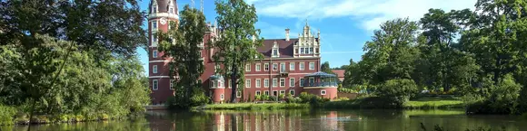 Bei einem Urlaub in der Oberlausitz sollten Sie den Fürst-Pückler-Park in Bad Muskau besuchen.