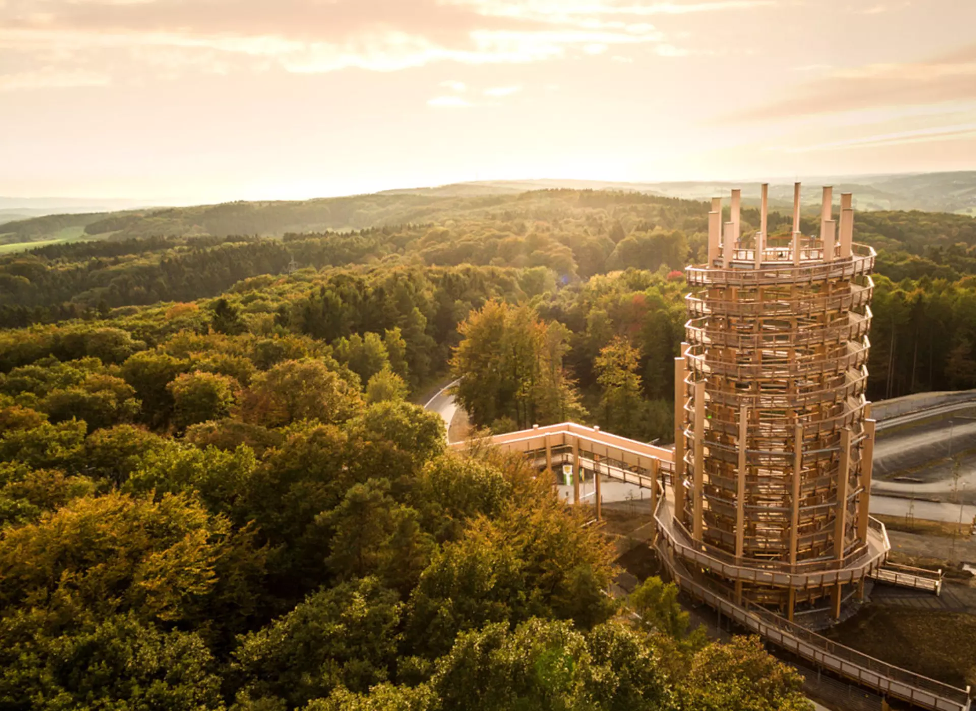 Urlaub Bergisches Land: Besuch auf dem Baumwipfelpfad und dem Aussichtsturm im Naturerlebnispark Panarbora