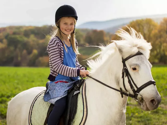 in den Reiterferien für Kinder einen Ausritt mit dem Pony ins Gelände unternehmen