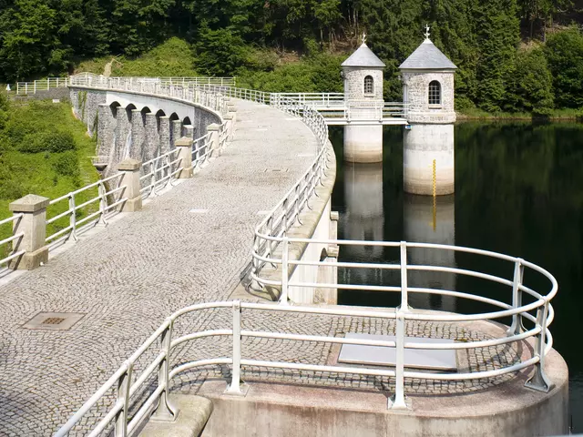 Bei einem Urlaub im Südharz können Sie die Talsperre Neustadt mit der ältesten Staumauer Thüringens entdecken.