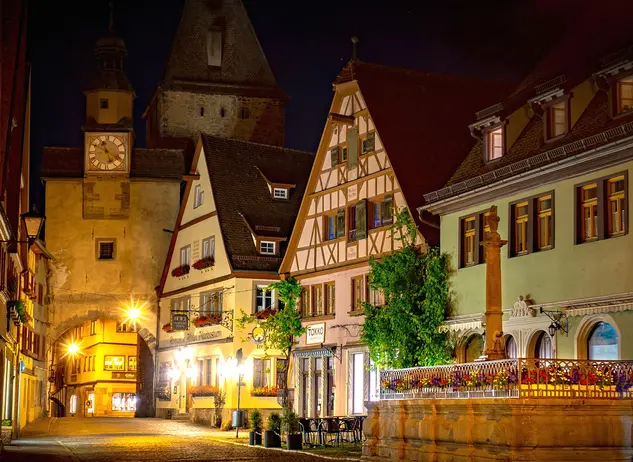 im Urlaub im Taubertal die Fachwerkstadt Rotehnburg ob der Tauber besuchen