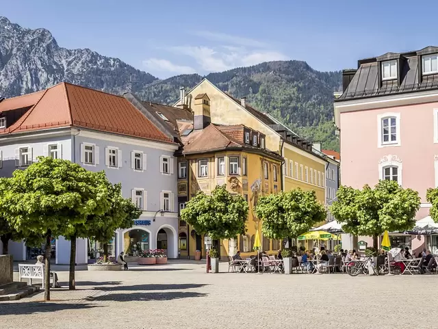im Urlaub auf dem Bauernhof im Berchtesgadener Land in Bad Reichenhall einen Stadtbummel machen