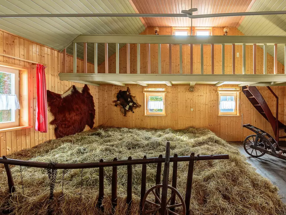 außergewöhnlich übernachten mit Kindern in Thüringen im Heuhotel auf dem Ponyhof Hessel im Thüringer Wald
