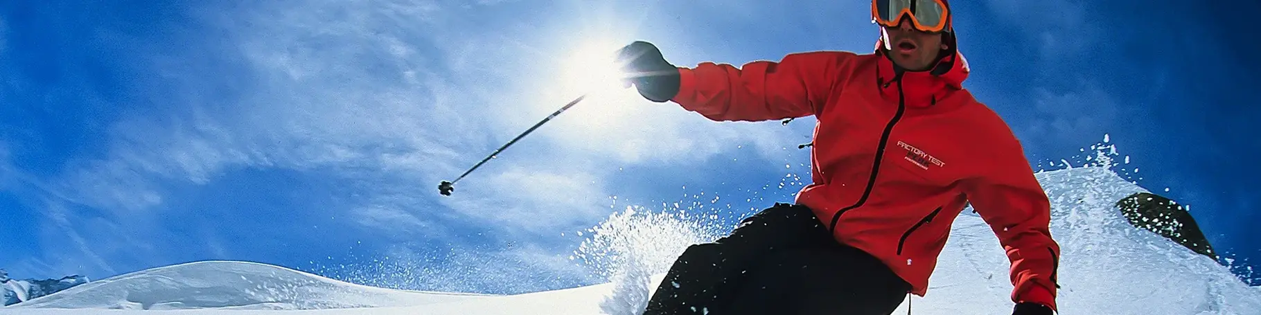 Skifahrer saust im Winterurlaub den Berg hinab