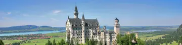 im Urlaub in Bayern das Schloss Neuschwanstein im Allgäu besichtigen