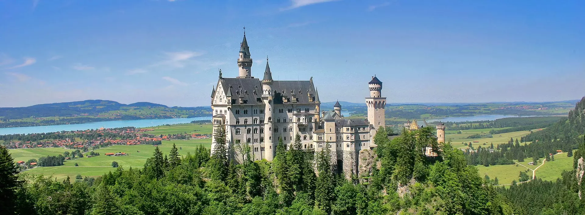 im Urlaub in Bayern das Schloss Neuschwanstein im Allgäu besichtigen
