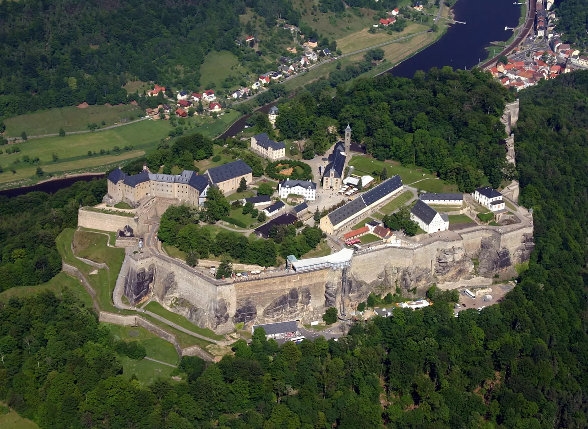 Die Festung Königstein in der Sächsischen Schweiz ist sie eine der größten und schönsten Bergfestungen in Europa