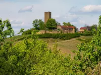 im Urlaub im Kraichgau einen Ausflug zur Burg Ravensburg in Sulzfeld machen und die Aussicht genießen