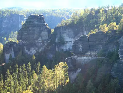 Elbsandsteingebirge, Blick auf markante Felsen