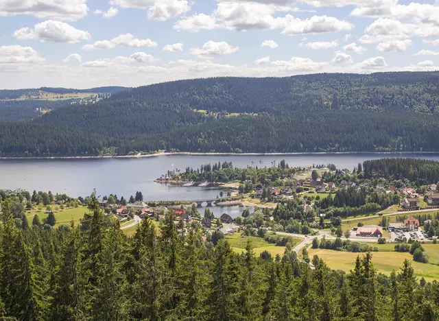 im Urlaub im Hochschwarzwald einen Ausflug zum Schluchsee, dem größten See im Schwarzwald, unternehmen