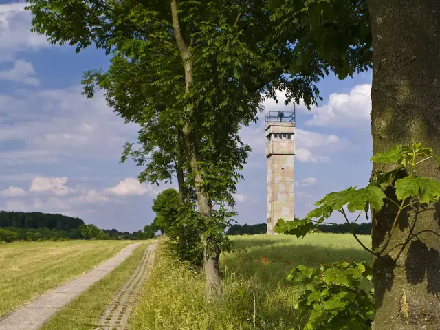 im Urlaub im Eichsfeld auf dem Grenzwanderweg bei Katharinenberg die Region erkunden