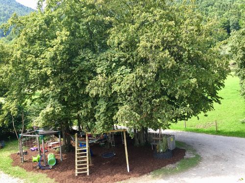 Spielplatz direkt vorm Haus Spielplatz direkt vorm Haus