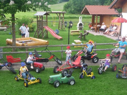 Kinderparadies mit tollen Tretfahrzeuge