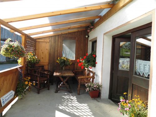 Gemütlicher Sitzplatz zum Grillen und Beisamensitzen Gemütlicher Sitzplatz zum Grillen und Beisamensitzen
