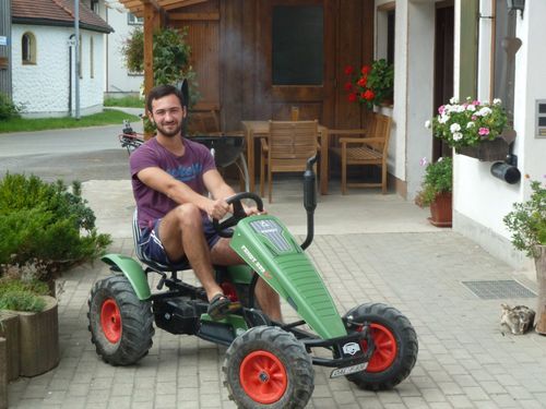 Tretfahrzeuge für grosse und kleine Kinder Tretfahrzeuge für grosse und kleine Kinder