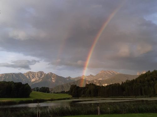 Regenbogen Ã¼ber dem Bachweiher