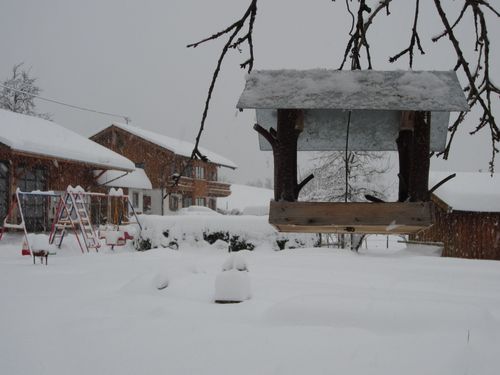 Gästehaus mit Schnee
