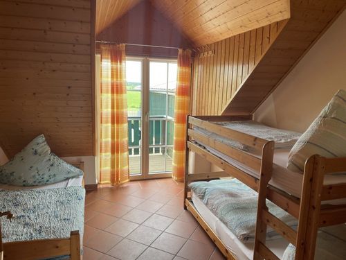 Kinderzimmer mit Balkon udn Etagenbett in FeWo4 Kinderzimmer mit Balkon udn Etagenbett in FeWo4