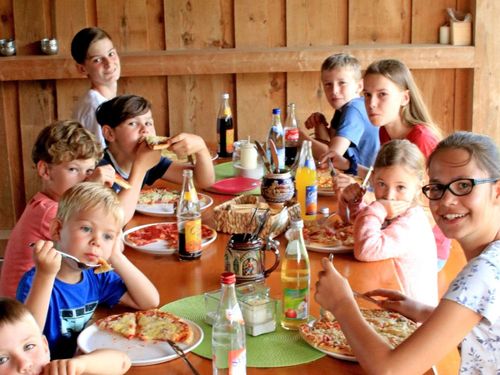 Pizzaabend-Kindertisch Pizzaabend-Kindertisch
