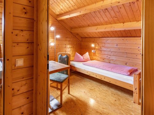 Blockhaus Moritz Schlafzimmer 1. OG Blockhaus Moritz Schlafzimmer 1. OG