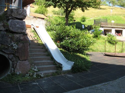 Rutsche auf dem Spielplatz Rutsche auf dem Spielplatz