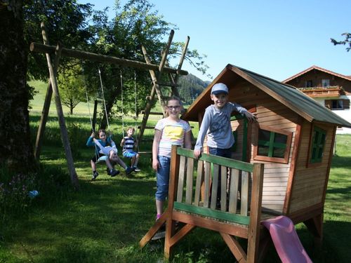 Kinderspielplatz bei uns Kinderspielplatz bei uns
