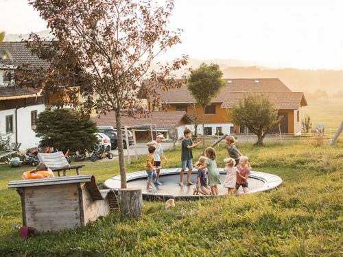 alle Strublhofkids spielen zusammen