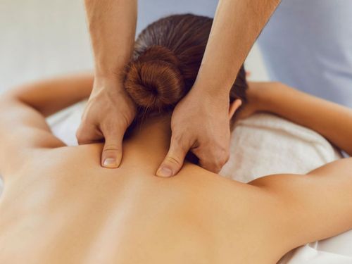 Massagen - Aromaöl - Ganzkörper - Energie - Klang optional zubuchbar Massagen - Aromaöl - Ganzkörper - Energie - Klang optional zubuchbar