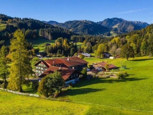 Hof in sonniger Alleinlage in den Allgäuer Alpen Hof in sonniger Alleinlage in den Allgäuer Alpen