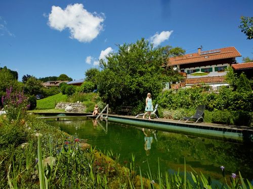 Hof mit Schwimmteich Hof mit Schwimmteich