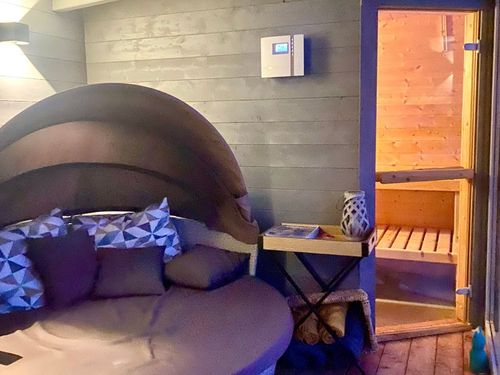 Ruheraum und Sauna Ruheraum und Sauna